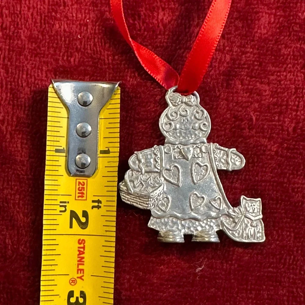 Vintage Silver Tone Gingerbread Girl‎ Christmas Ornament with Cat and Basket 2